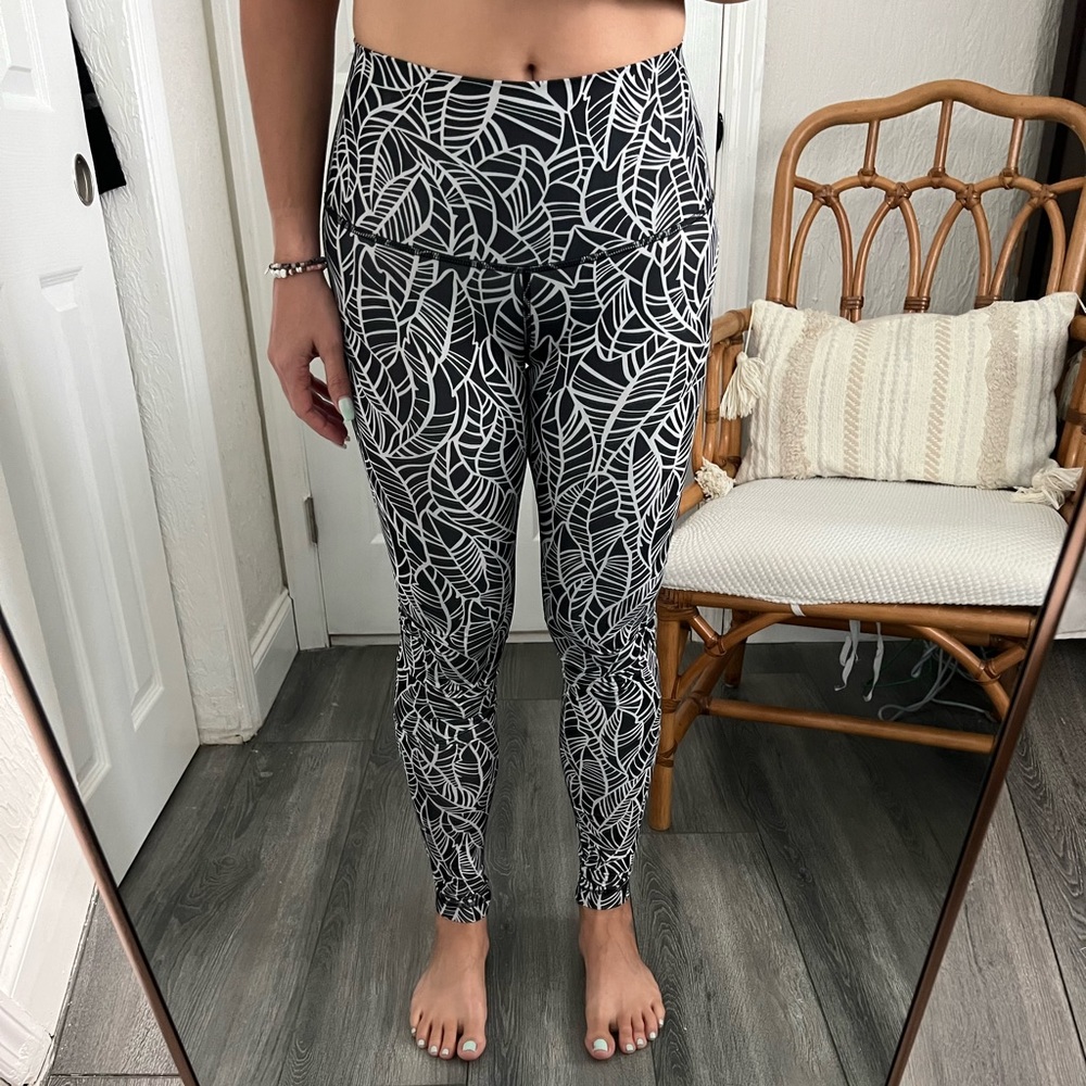 Lulu high rise wunder under